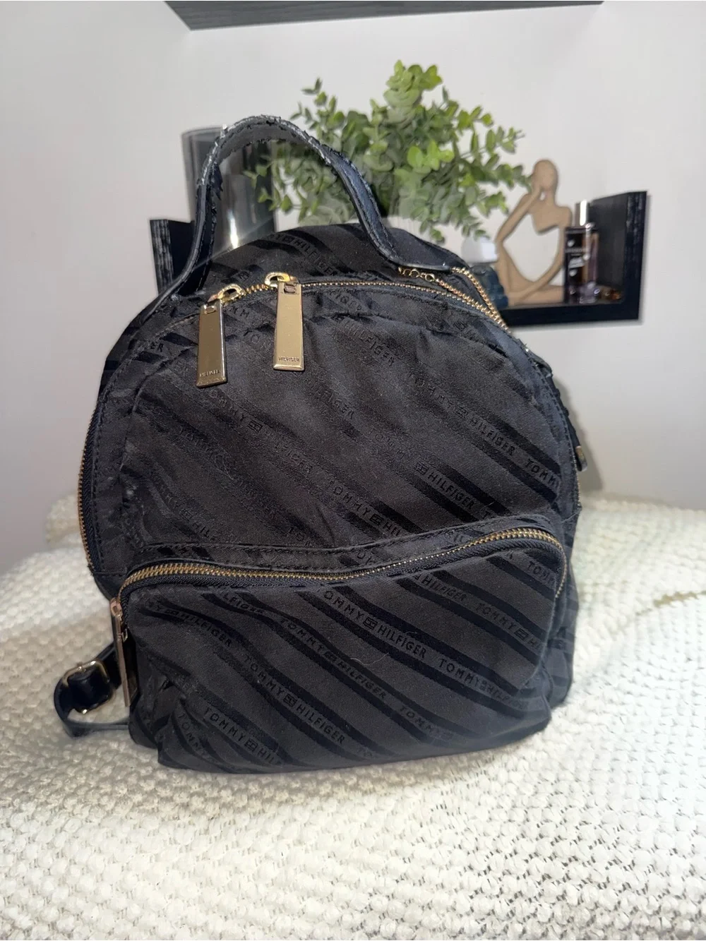 Tommy Hilfiger Mini Backpack Purse – Black & Gold 🖤✨